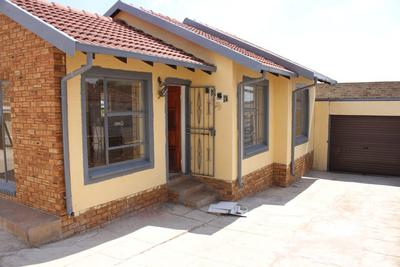 House For Sale in Mabopane Unit M, Mabopane