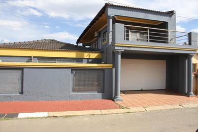 House For Sale in Dobsonville, Soweto