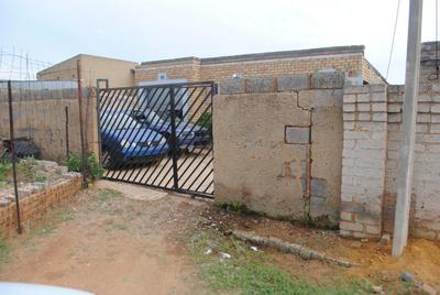 House For Sale in Tshepisong, Tshepisong