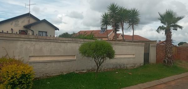 Property For Rent in Lenasia South, Johannesburg